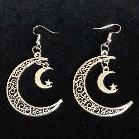 SILVERY MOON & STAR EARRINGS New - Picture 1 of 5